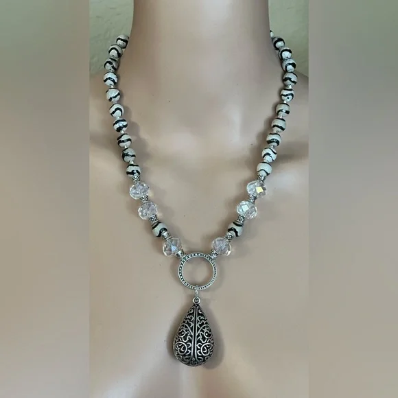 22-1/2 inch Wavy Tibetan Agate Faceted bead necklace NWOT - Picture 15 of 15